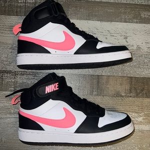 Gently used Nike Girls' Court Borough Mid 2 Shoes